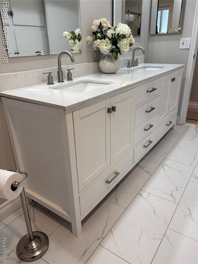 Building Photo - 53314 Starlite Dr