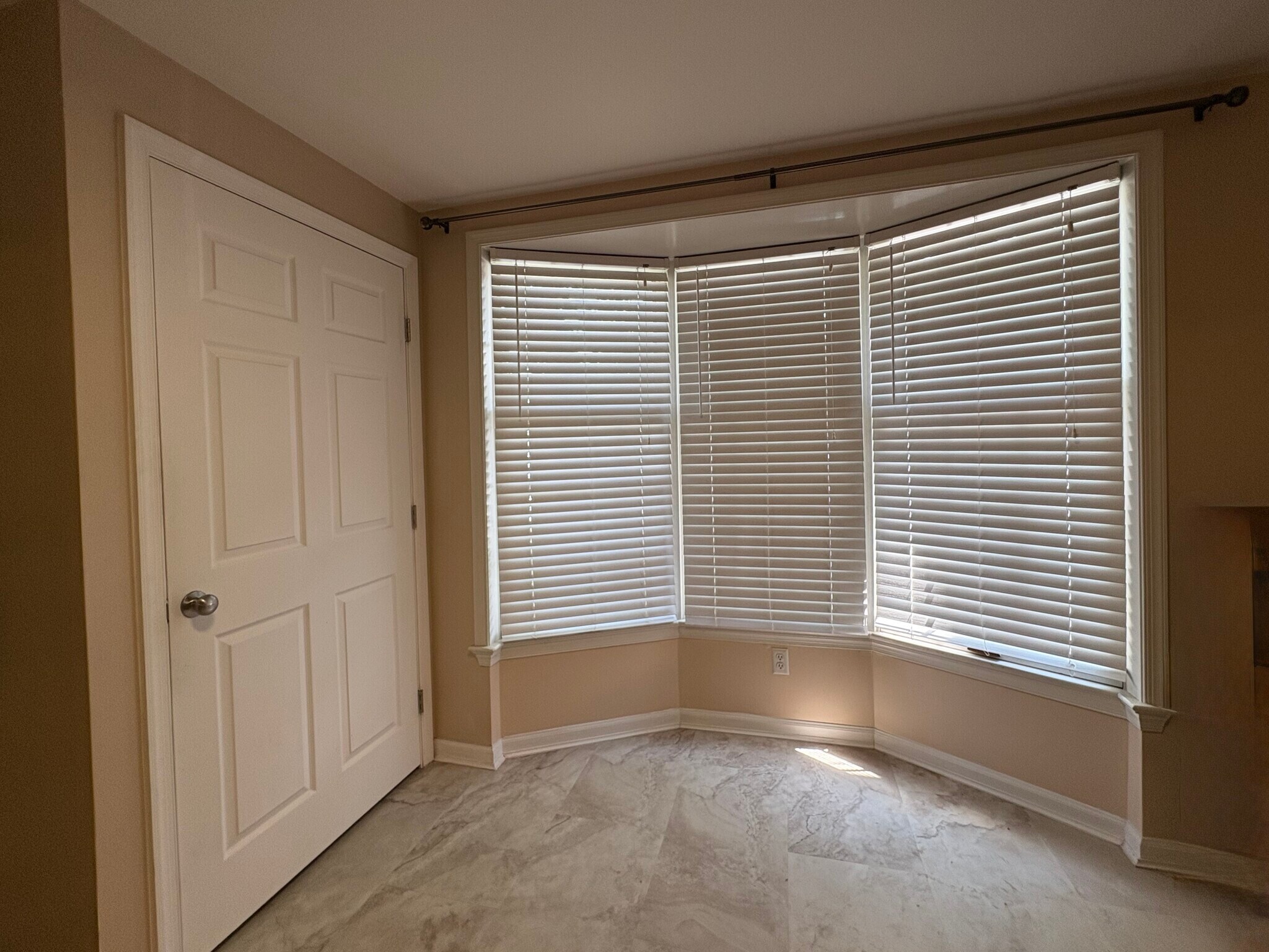 Building Photo - 8002 Cattail Ct