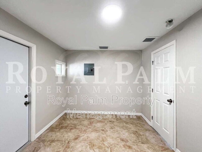 Building Photo - 15206 Stringfellow Rd