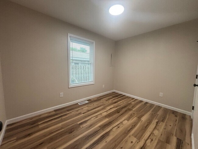 Building Photo - S0275-MF2