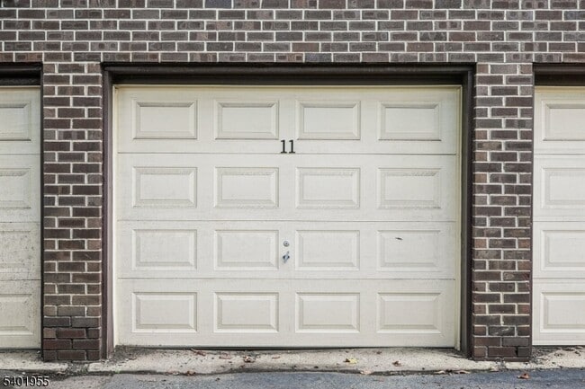 Building Photo - 421 Bloomfield Ave