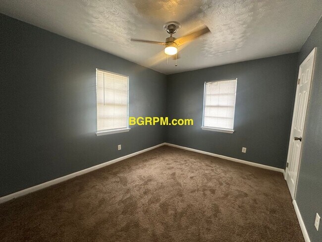 Building Photo - 3 BD, 1 1/2 BA, in Jacksonville,