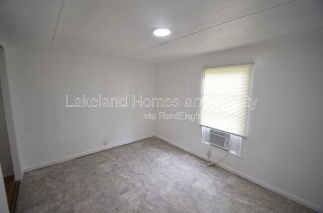 Building Photo - 3306 Peachtree Hill Rd