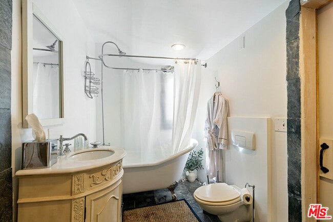 Building Photo - 2851 Seabreeze Dr