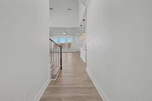 Building Photo - 523 Paddock Way