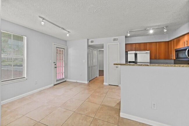 Building Photo - 1055 Crystal Way