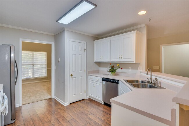 Building Photo - 703 Cannock Loop