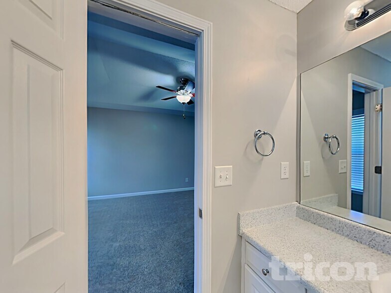 Building Photo - 208 Ravenwood Ct