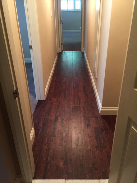 Building Photo - 2000 Karen St