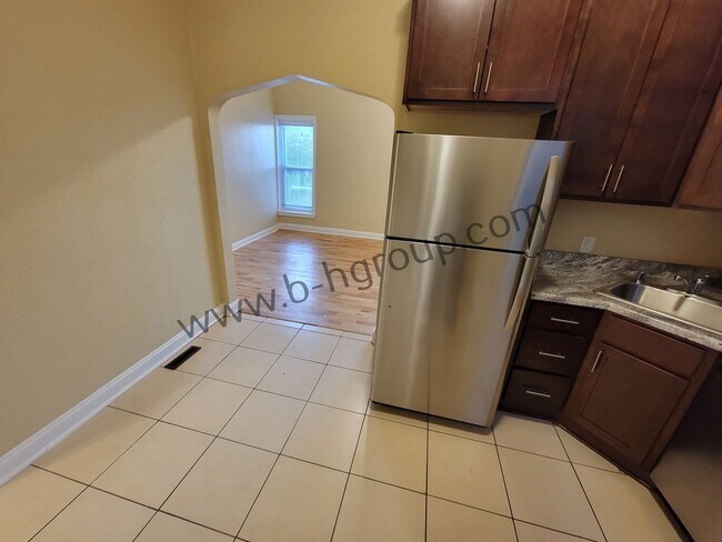 Building Photo - 5714 7th Ave