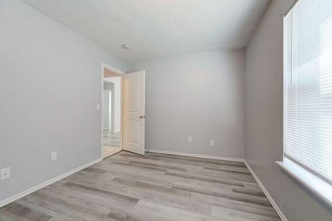 Building Photo - 605 Welston Cir