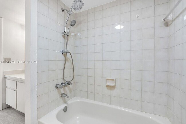 Building Photo - 995 SW 84th Ave