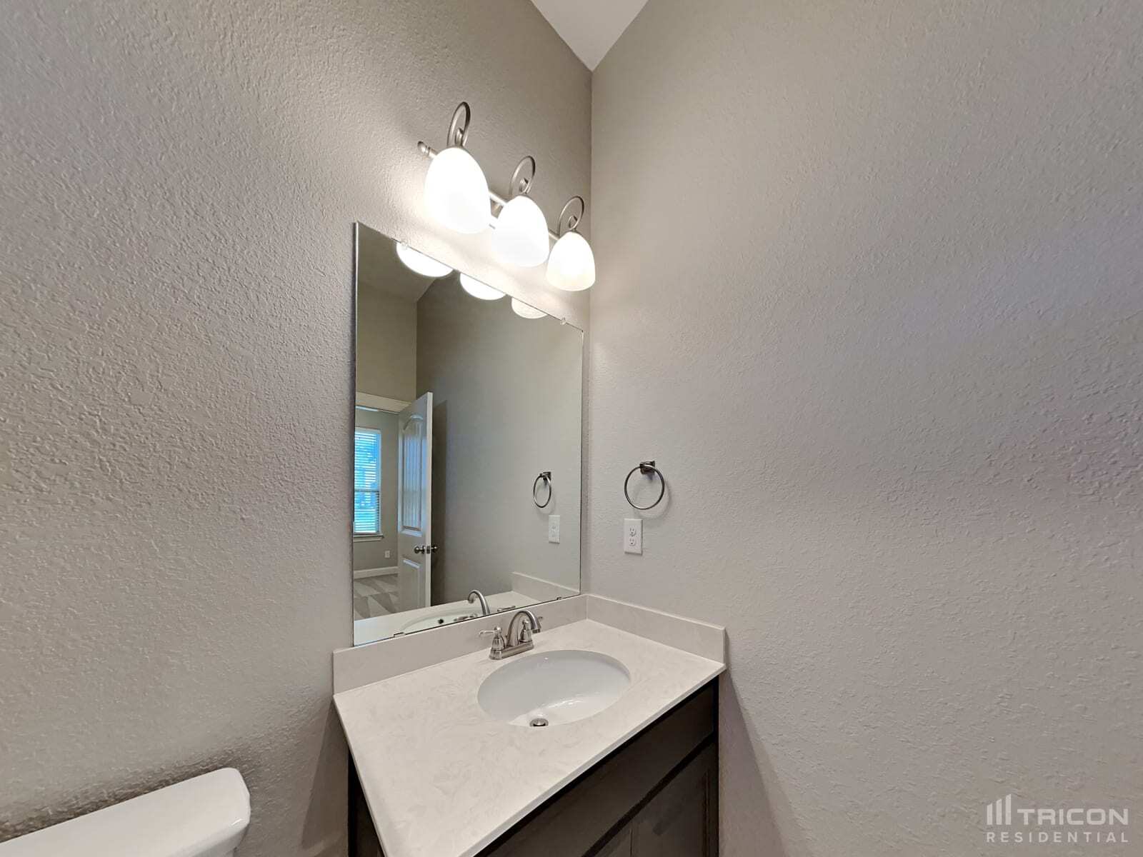 Building Photo - 11344 Live Oak Creek Dr