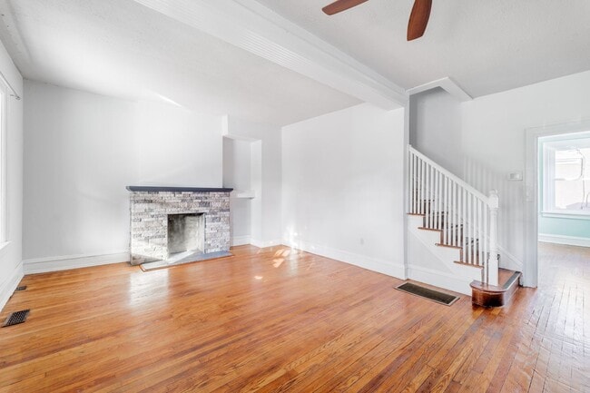 Building Photo - Classic Fan Rowhome for Lease