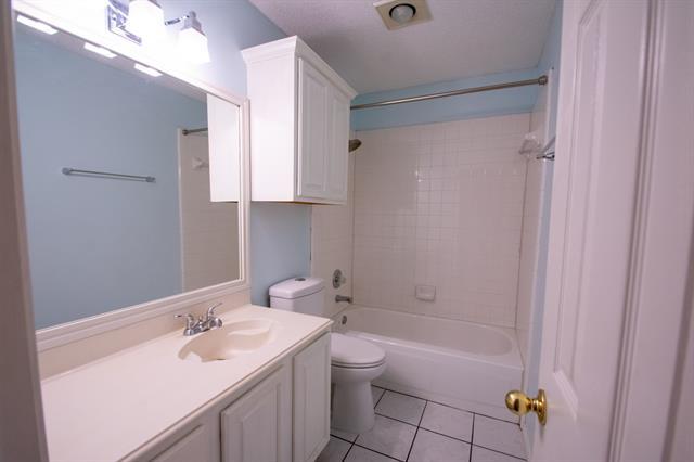 Building Photo - 8728 Elbe Trail