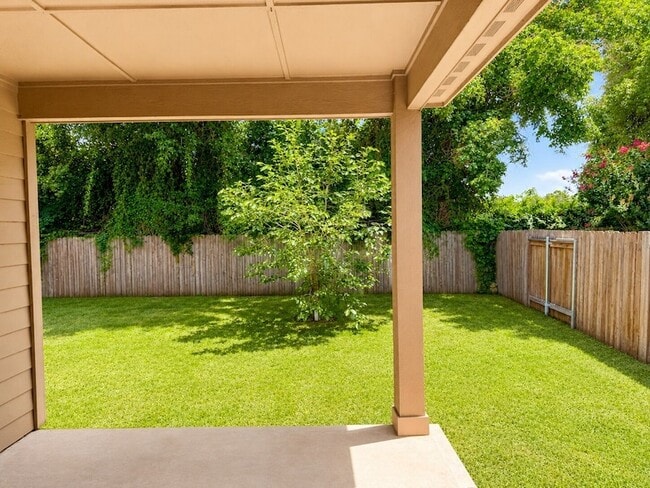 Building Photo - 38106 Sweetwater Cir