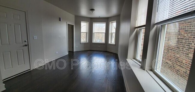 Building Photo - 822 S Karlov Ave