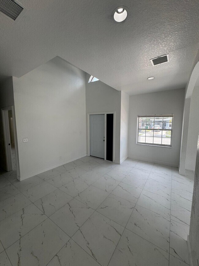 Building Photo - 890 NW 25th Ave