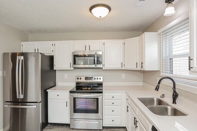 Building Photo - 6682 Dunsany Ct