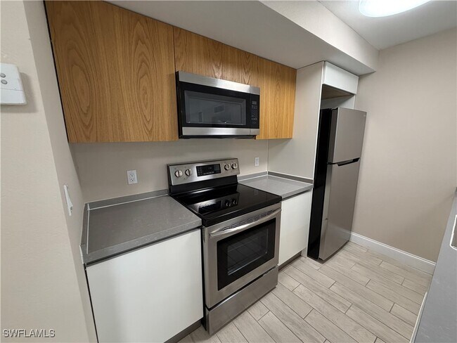 Building Photo - 5317 Summerlin Rd