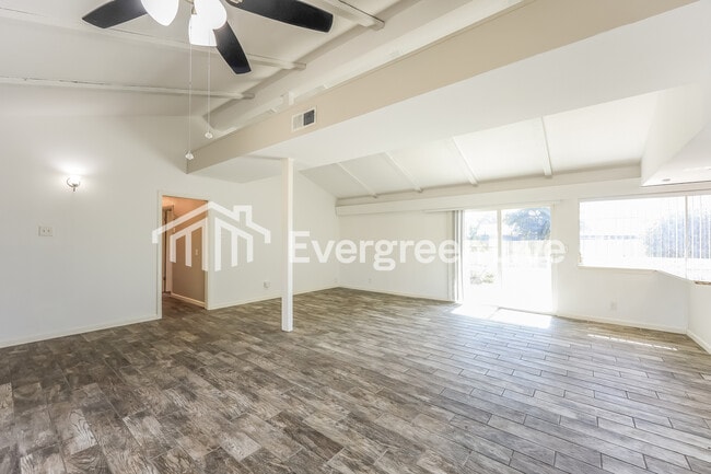 Building Photo - 274 Meadow Path Dr