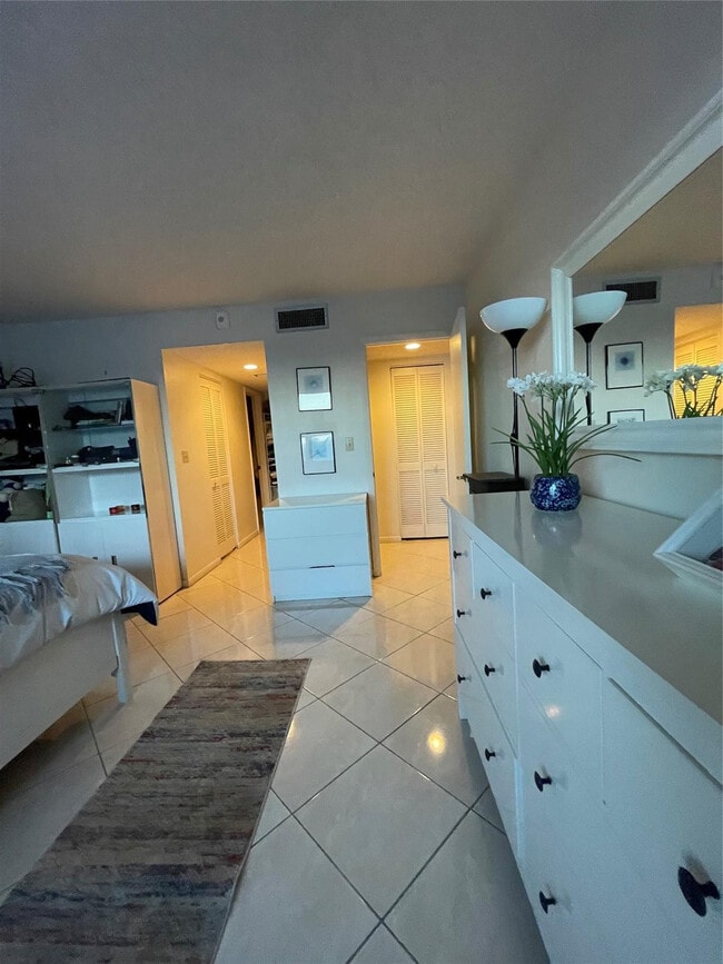 Building Photo - 16141 Blatt Blvd