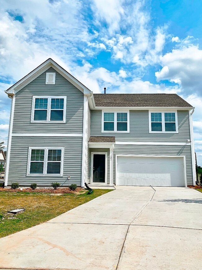 Building Photo - Available Early June! Gorgeous 3 BED 2.5 B...