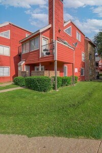 Building Photo - 9825 Walnut St