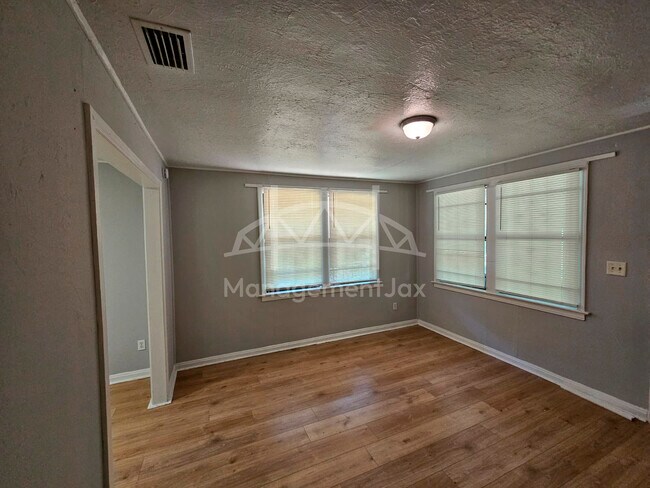 Building Photo - 2040 W 15th St