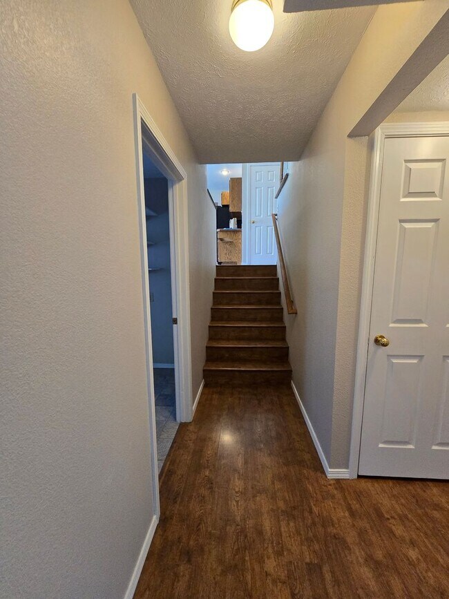 Building Photo - Cute home in the Great Brentwood Forest Ne...