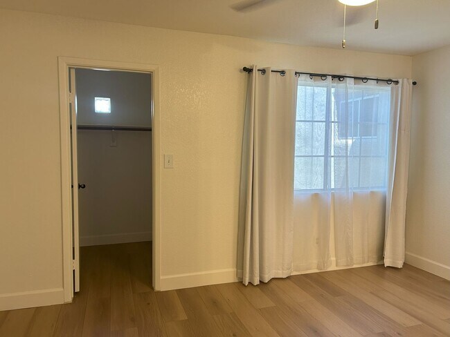 Building Photo - 2 Bedroom/2 bath Condo in the Mission de L...