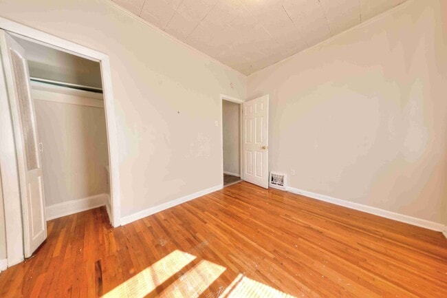 Building Photo - Available Aug 7th - Very nice single family home with refinished hardwood and a very large open l...
