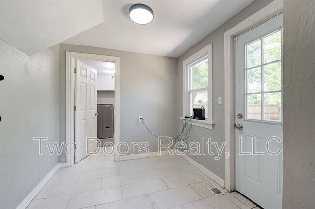 Building Photo - 2433 NW 18th St