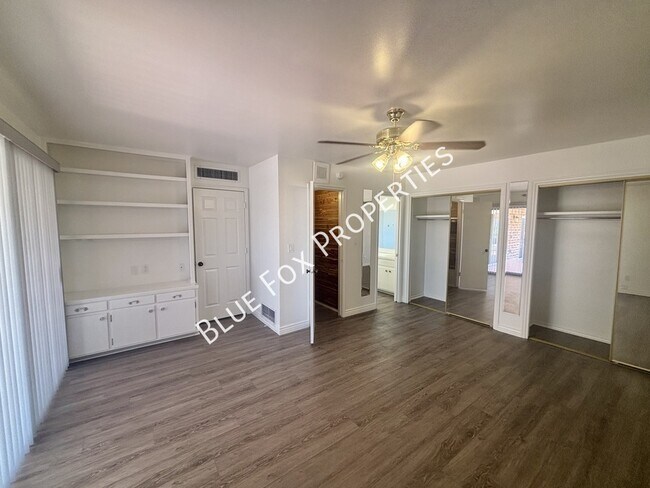 Building Photo - 900 E Vía Lucitas