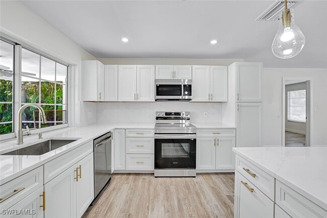 Building Photo - 135 7th Ave N