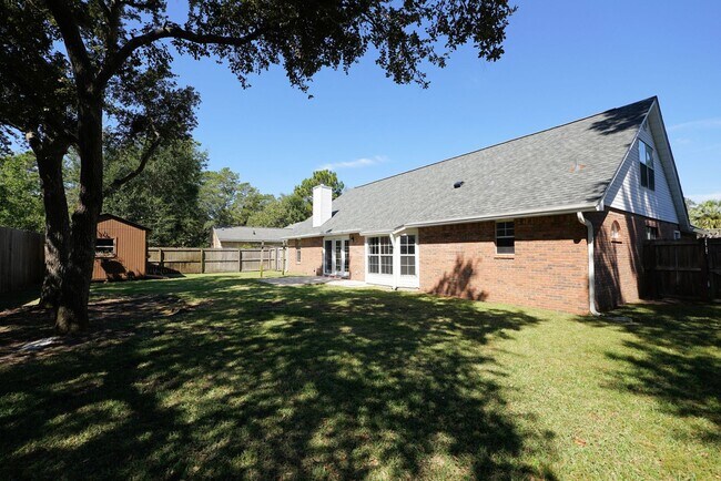 Building Photo - Spacious 5-Bedroom Home in Gated Parkwood ...