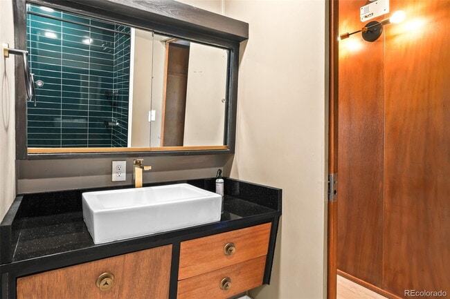 Building Photo - "Spacious 5-Bedroom Gem with 3 Full Baths in Arvada"