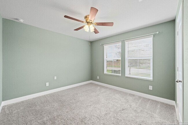 Building Photo - 1080 Amble Oak