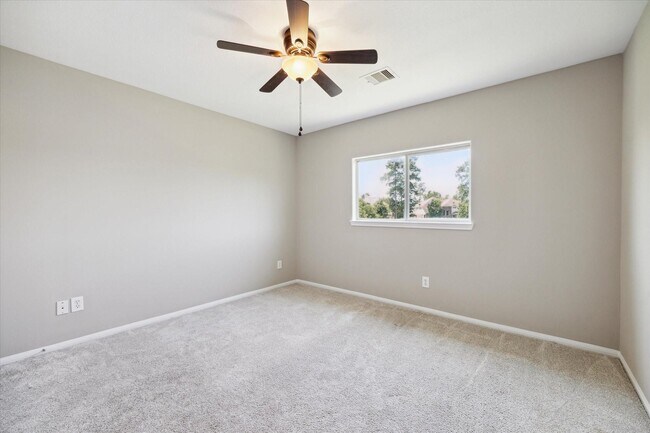 Building Photo - 30507 Russell Point Dr
