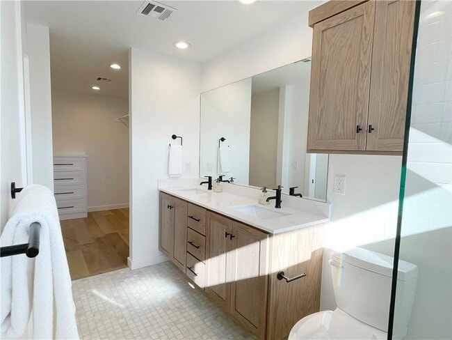 Building Photo - Charming 3-Bed Oasis in Central OKC