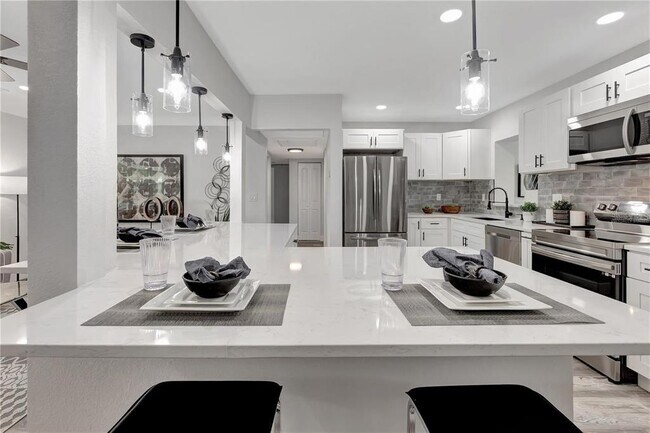 Building Photo - 6660 17th Ln N