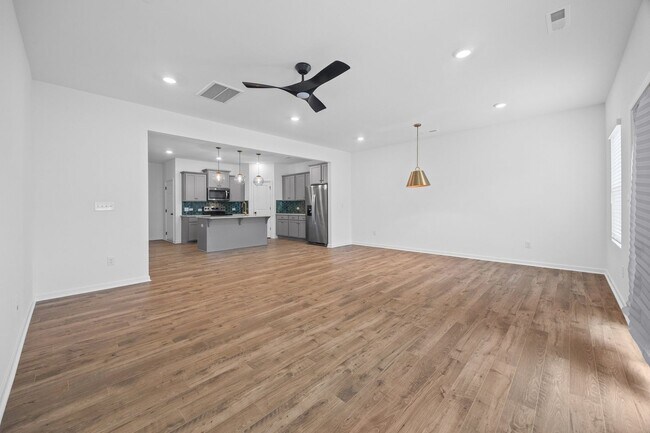 Building Photo - Stunning 3-bed, 2.5 bath townhome in Penley Place of Clover!