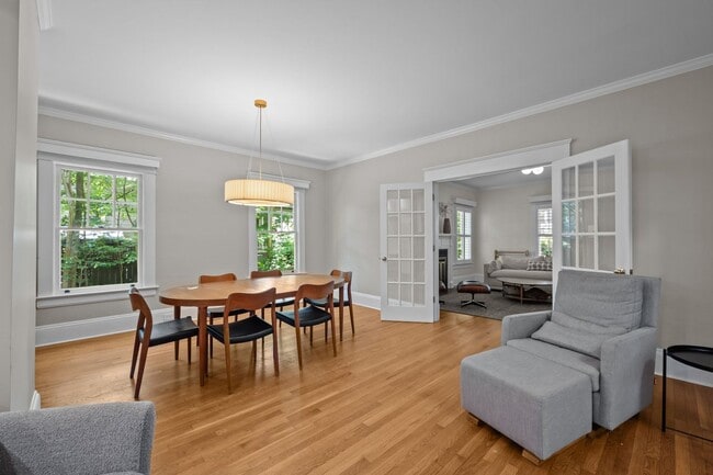 Building Photo - Stunning Historic 4-bedroom home in W Trin...