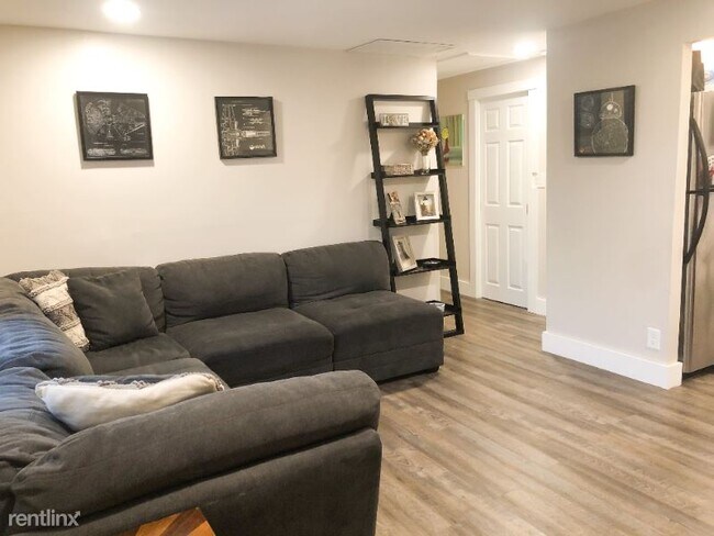 Building Photo - 2 br, 2 bath Townhome - 22 Neillian Way