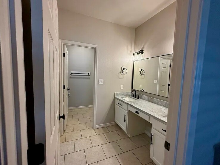 Building Photo - 15637 Palmira Ave