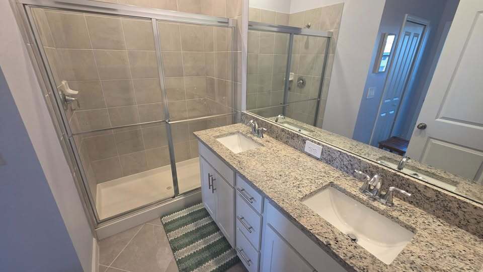 Building Photo - 15035 Sunny Day Dr