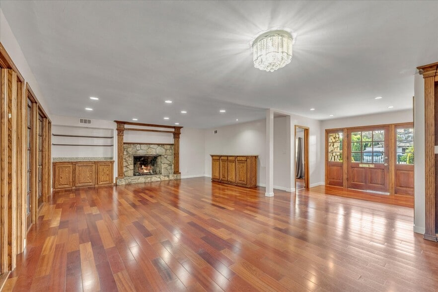 Building Photo - 16553 Hartsook St