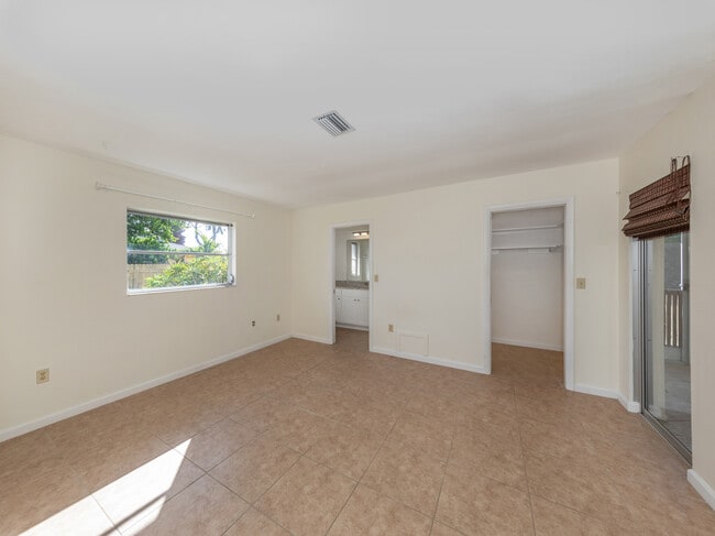 Building Photo - 438 Clover Rd