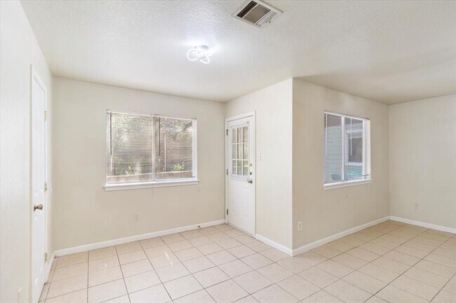 Building Photo - 887 Sagewood Trail