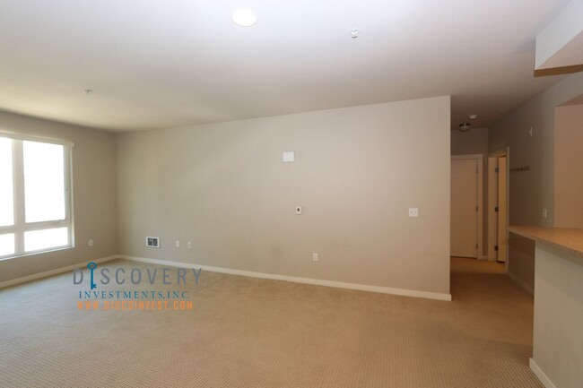 Building Photo - Large Downtown Oakland Two Bedroom Condomi...